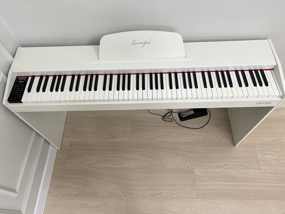 Продаётся синтезатор