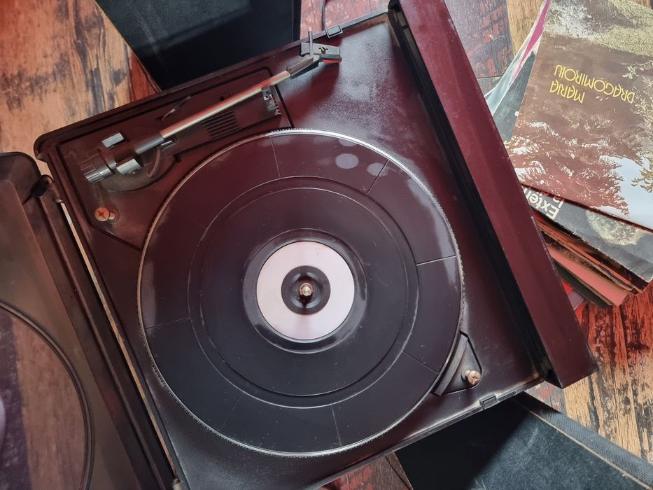 Vând pick-up Philips