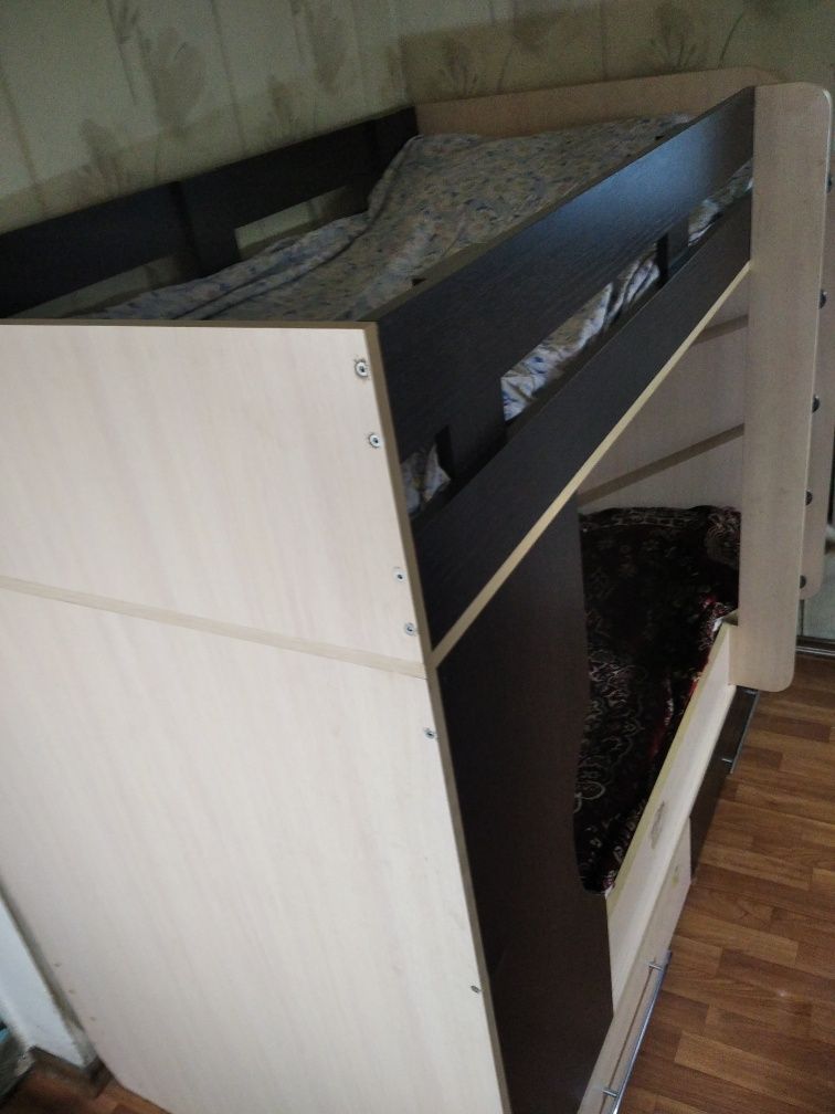 Продам двухъярусную кровать!
