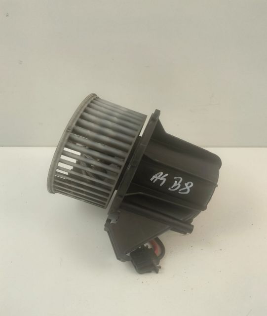 Ventilator Habitaclu Audi A5 8T seria