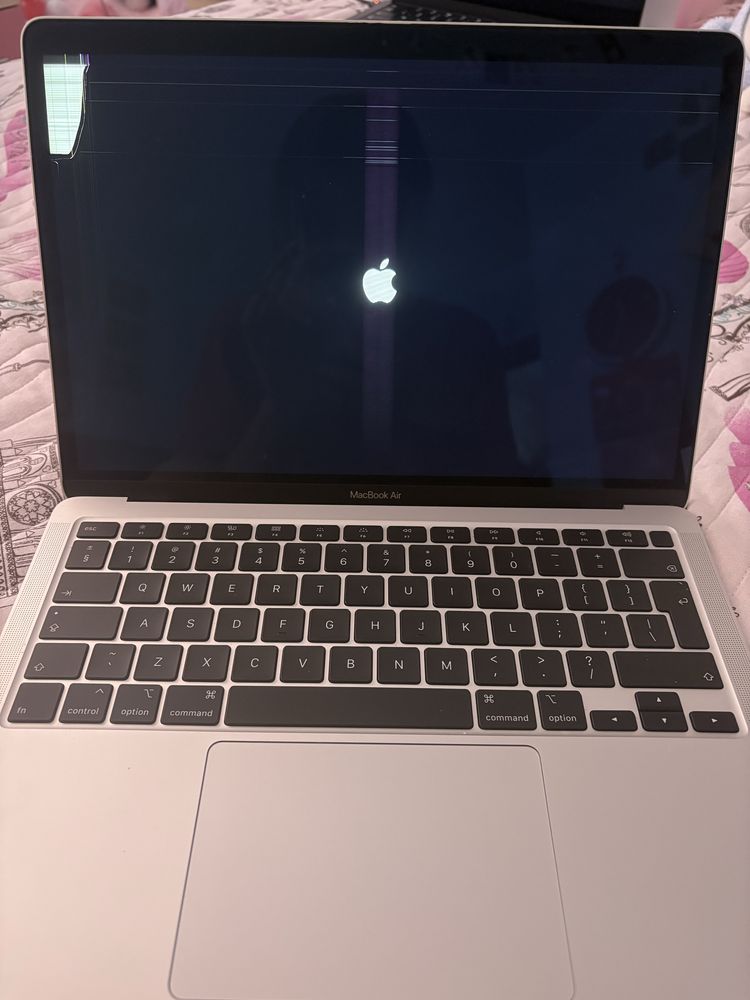 MacBook Air 13 със зарядно