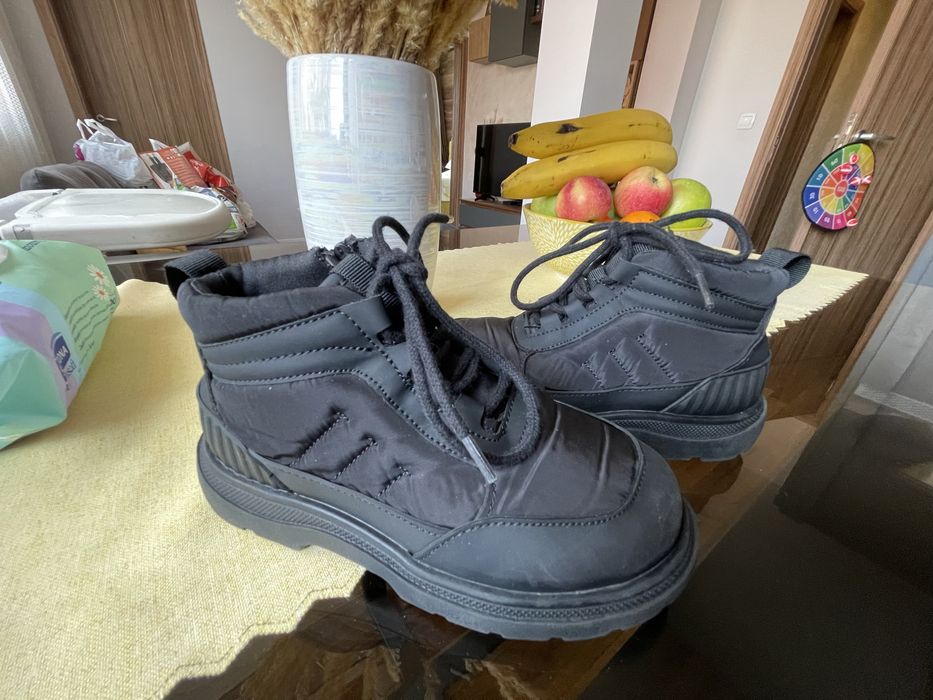 Зара 28 номер,кецове Converse 22 номер,Nike Court 22 р-р