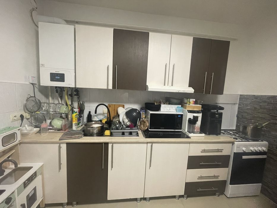 Vand mobila de bucatarie