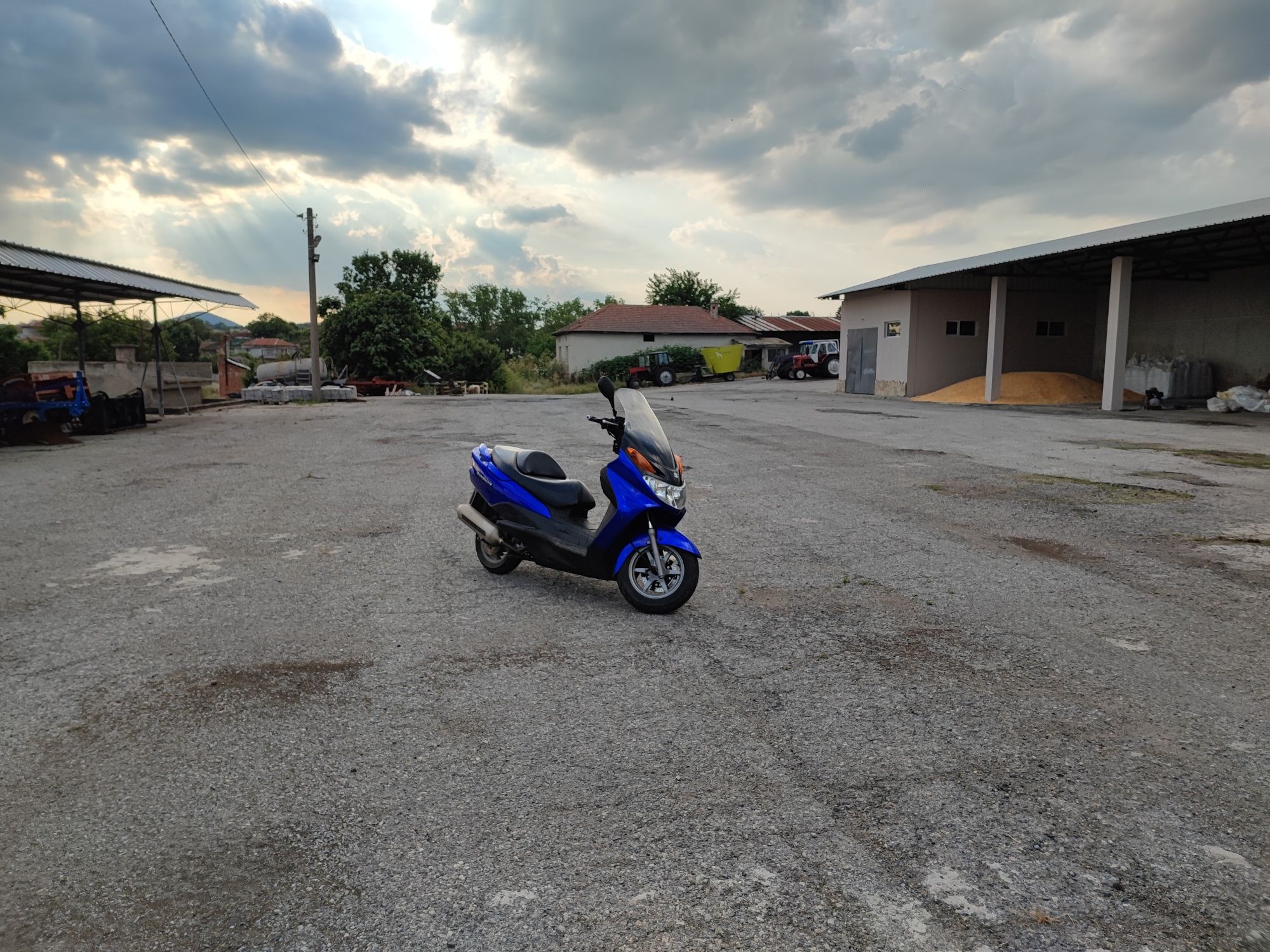 Suzuki Burgman 125 LeoVince