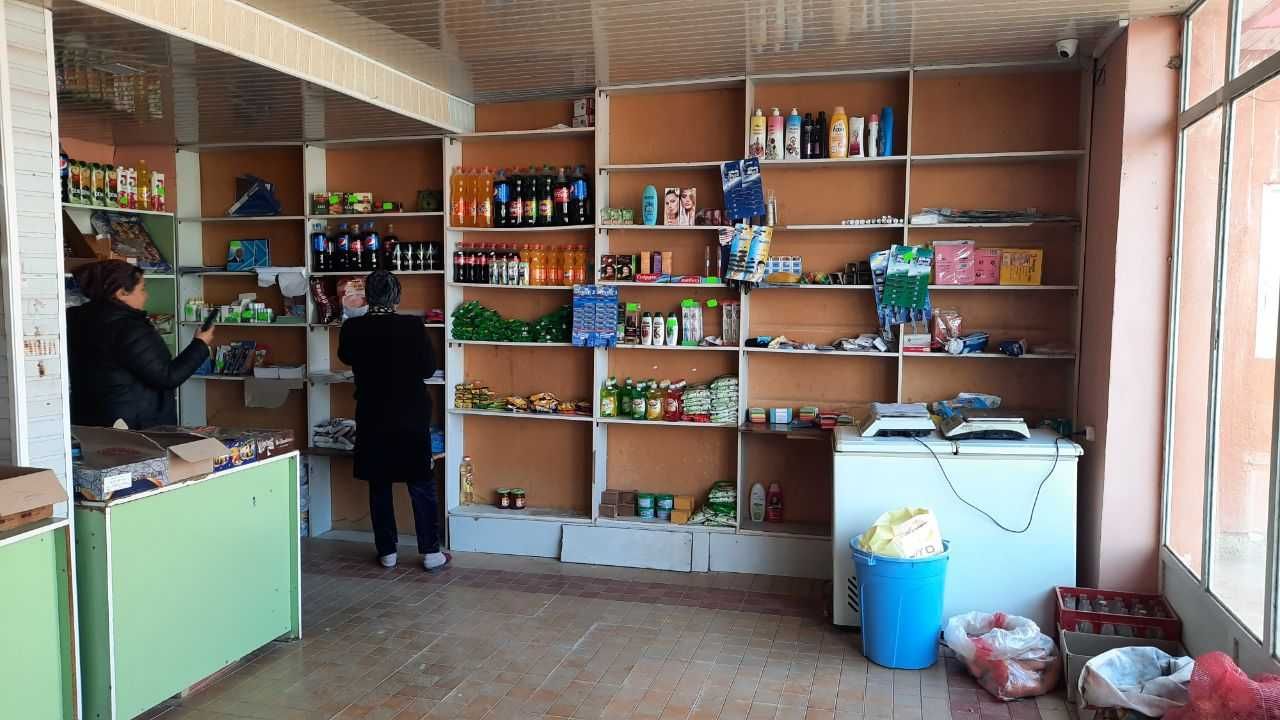 Zarbdor tumanida savdo do`koni bo`lib to`lash sharti bilan sotiladi