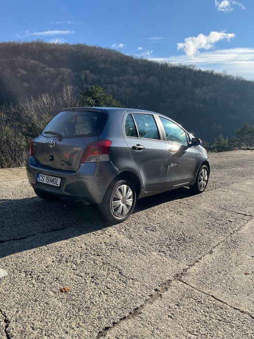Vând sau schimb Toyota Yaris