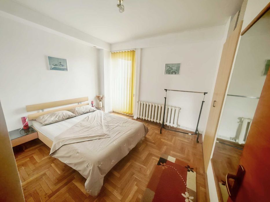 Inchiriez apartament cu 4 camere Centrul Civic Brasov