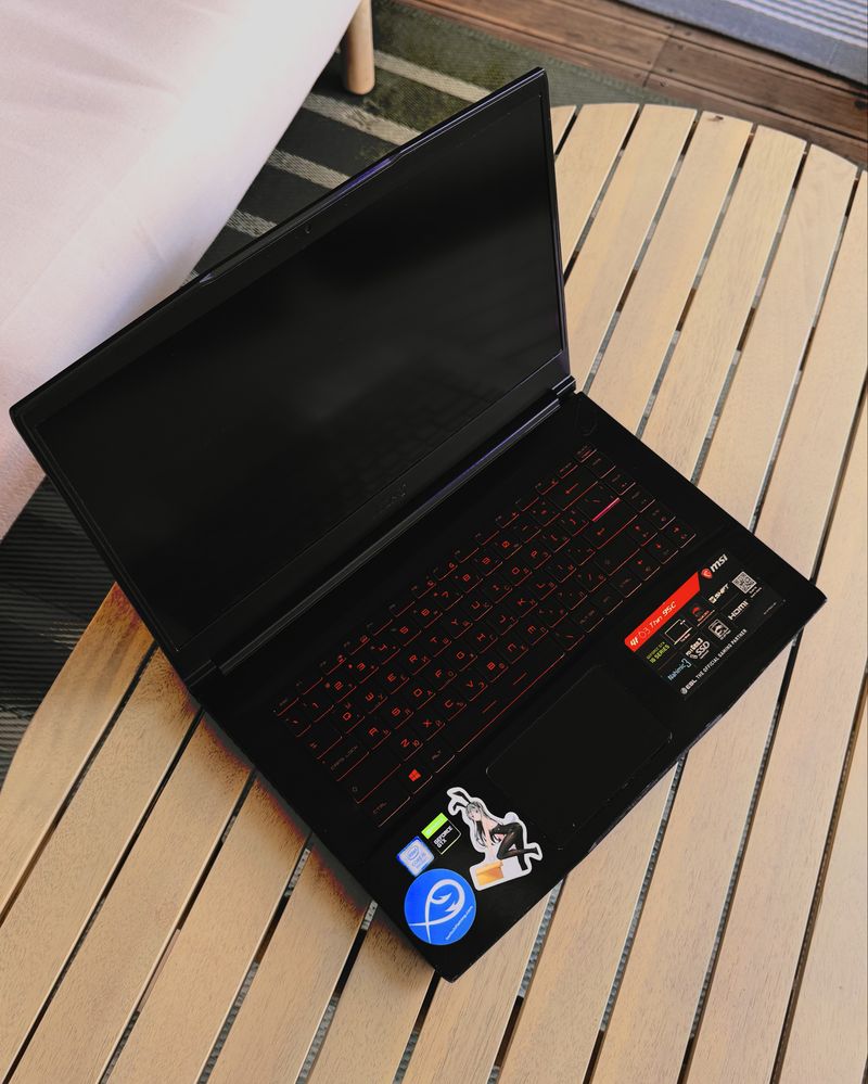 геймърски лаптоп MSI Thin GF63 , GTX 1650 , 16RAM , 512GB SSD
