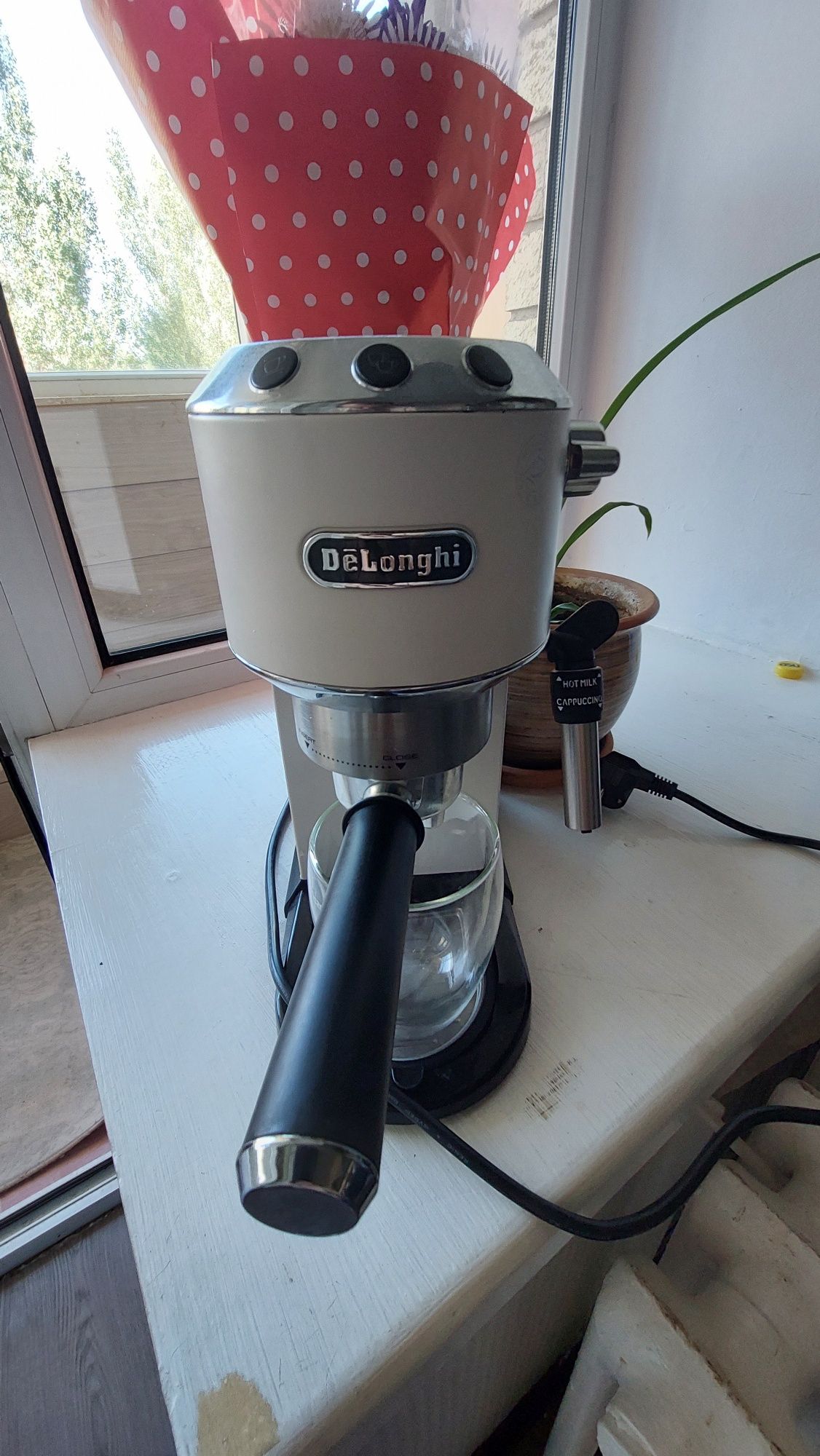 Продам кофе машину DeLonghi