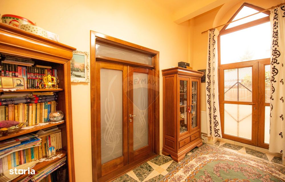 Casa vila de vanzare 6 camere, 240 mp, curte 1000 mp,  Calarasi