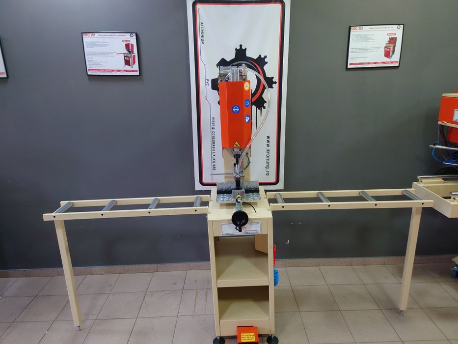 Utilaje Tamplarie PVC (Insurubat de armatura )