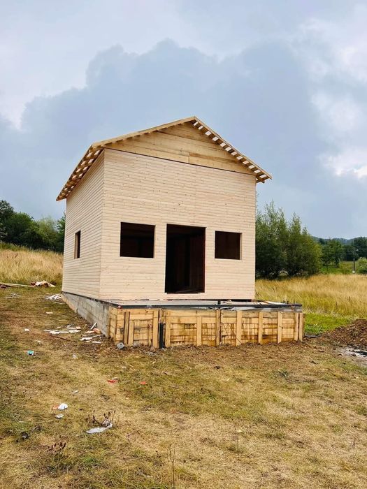 Vând și fac case  orce modele dorește clientul  etc