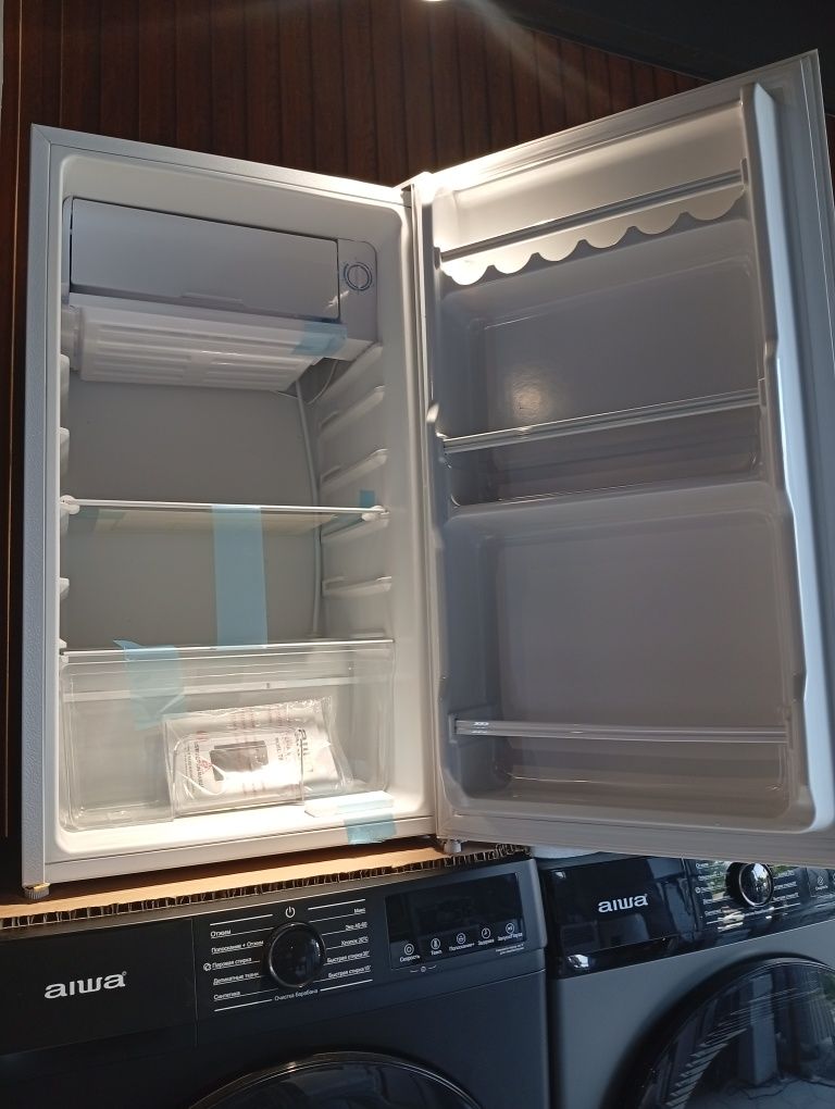 Mini holadilnik Aiwa 90 litr