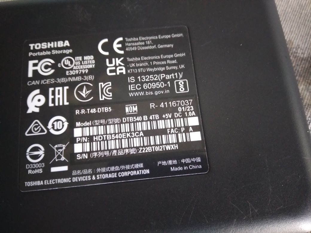 Предлагам външен хард Toshiba 4 TB