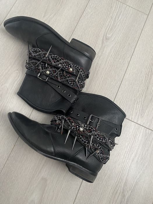 Ghete Zara cu accesorii