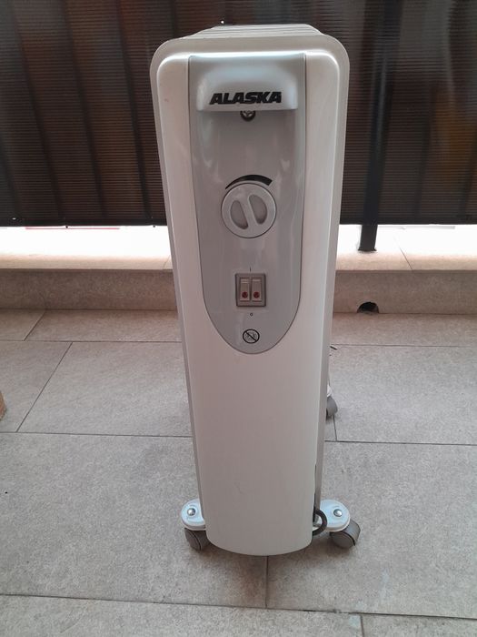 Vând Calorifer electric pe ulei.
