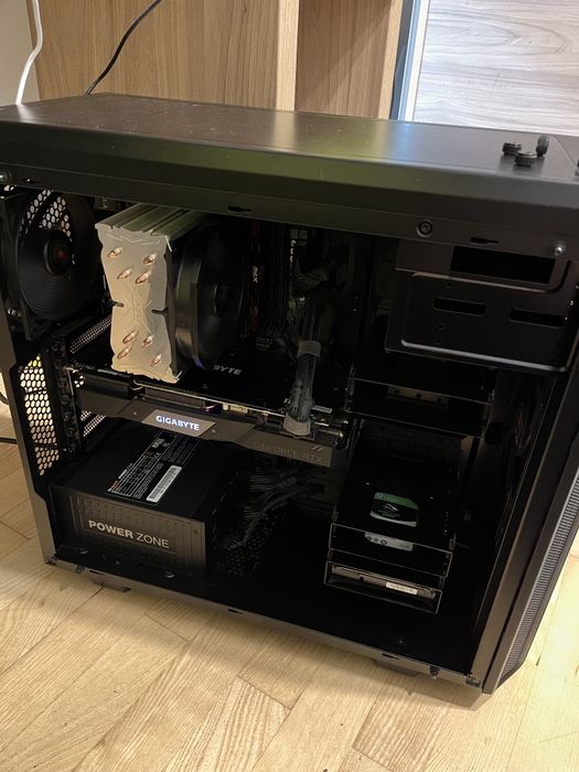 Компютър с RTX 2070 SUPERE и Inter Core i7-9700KF