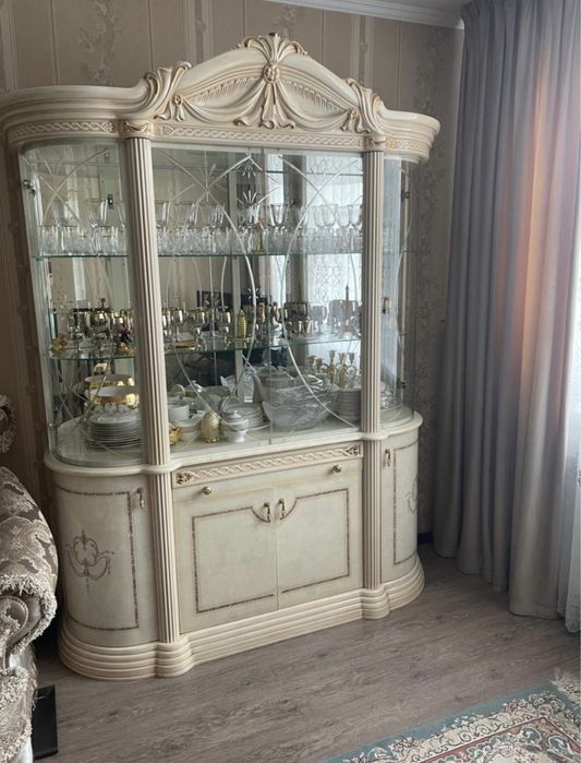 Продам сервант производство Италия