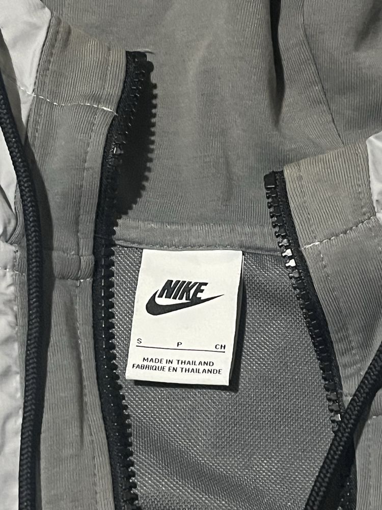 Ветровка Nike