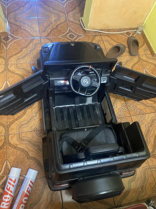 Vand masina electrica folosita de 3 ori