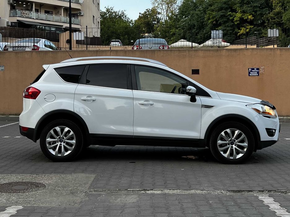 Ford Kuga 2.0 TDCI 4x4. Cutie automata. Set anvelope iarna inclus