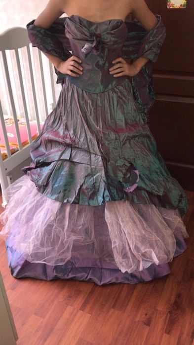 Шикарное, бальное пышное платье, на узату, на выпускной, на бал