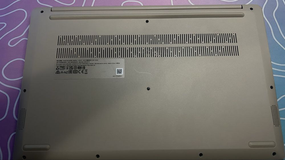 Lenovo Ryzen 5 5500U, 12GB RAM, 512 SSD, folosit putin