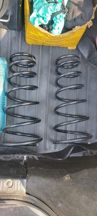 Продам задние пружины на тойота  камри10-20