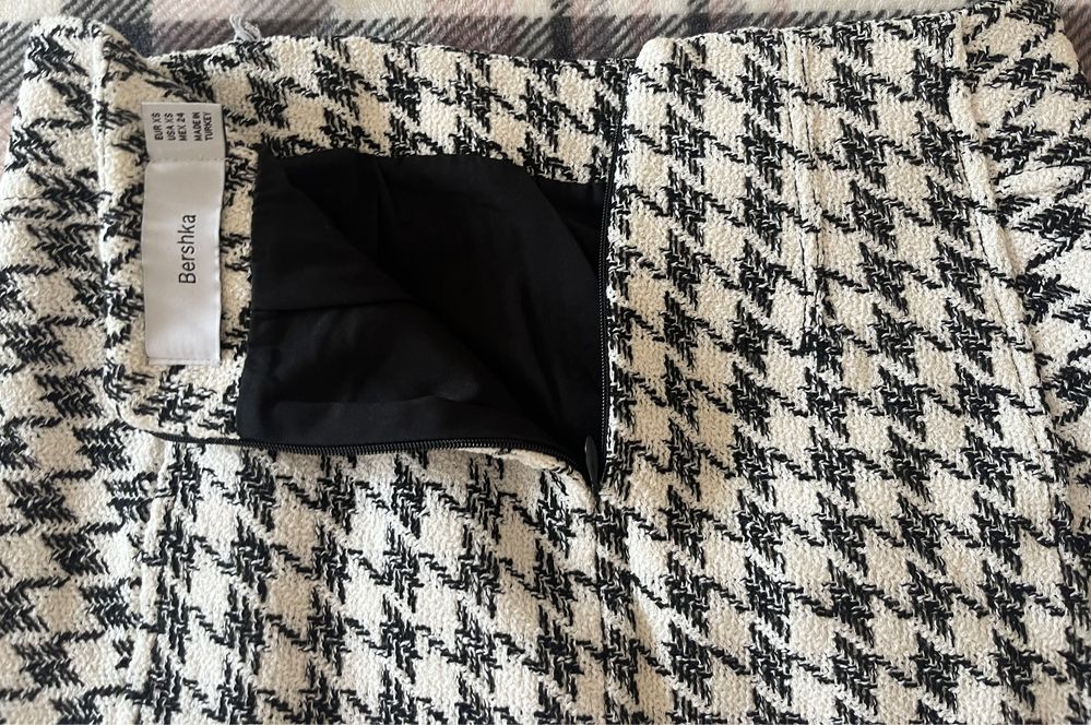 НОВО! Bershka Пола с пепитен десен и копчета