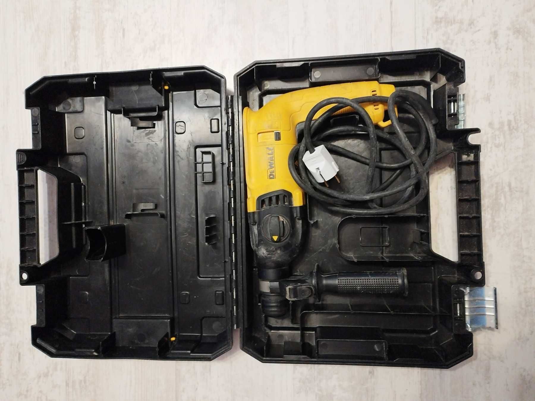 Перфоратор DeWalt D25033K