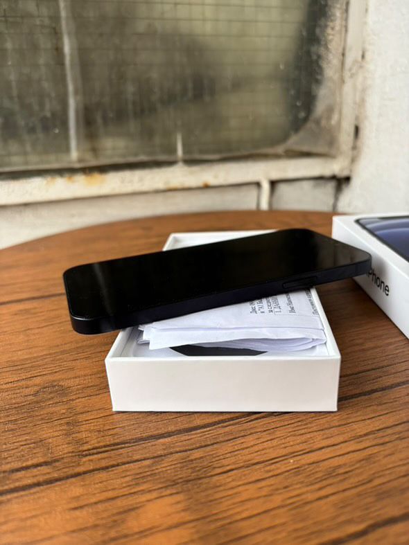 iPhone 12 тъмно син
