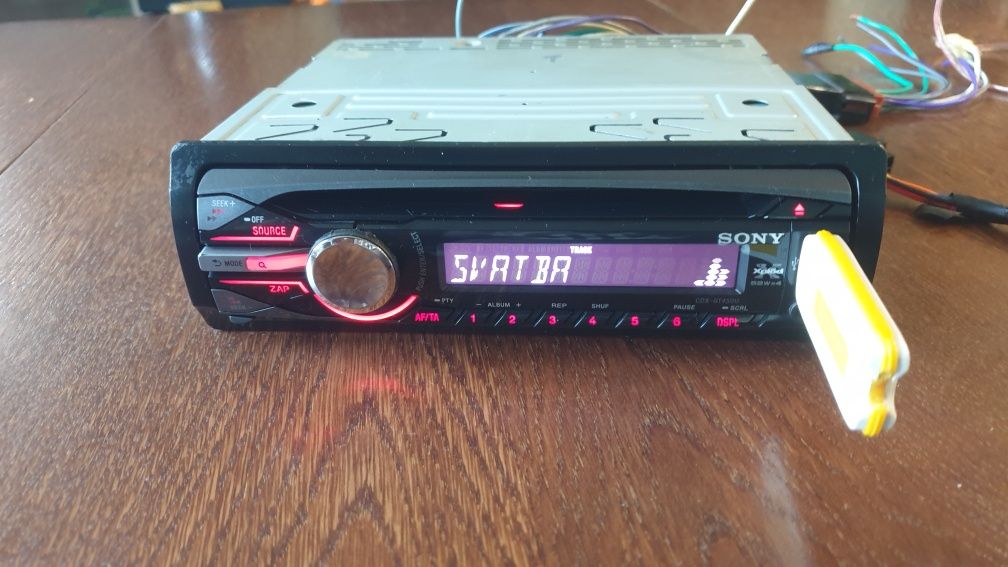 Авто плеър радио музика за кола Сони Sony CD MP-3 USB AUX