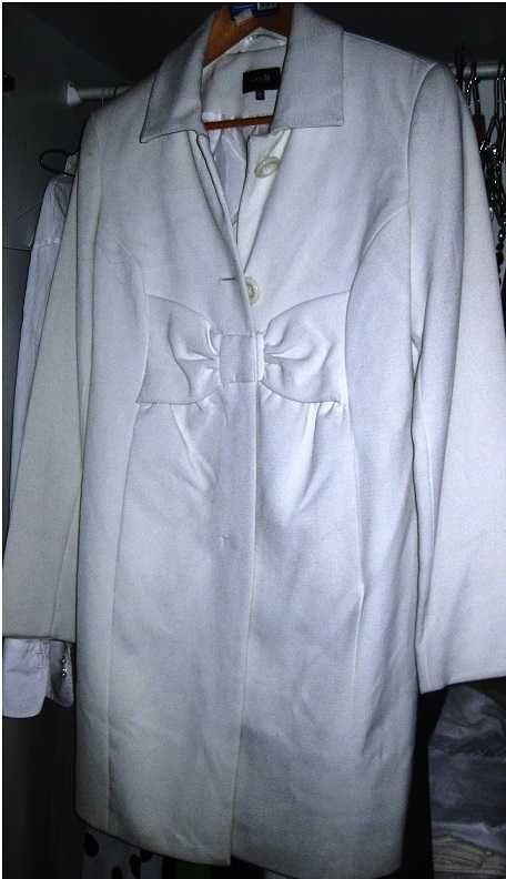 Белоснежное пальто, новое, на 42-44 размер - 35,000 тенге