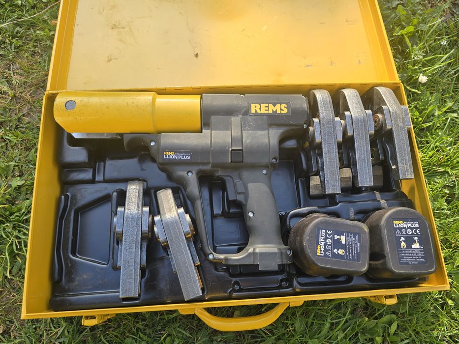 REMS R220 Presa pentru sertizat cu acumulatori