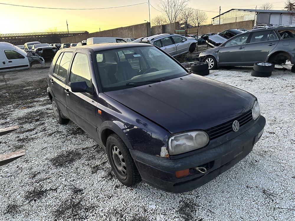 VW Golf 3 на части