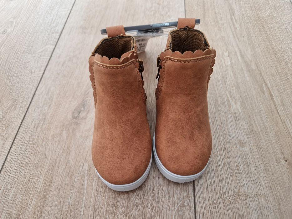 Ghete noi cu eticheta, marime 18