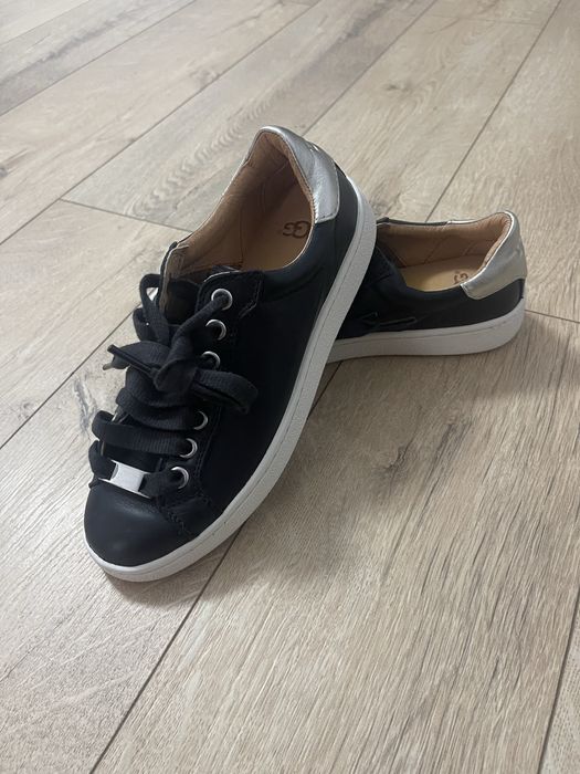 Adidasi Tenesi UGG dama Originali Noi la pret redus