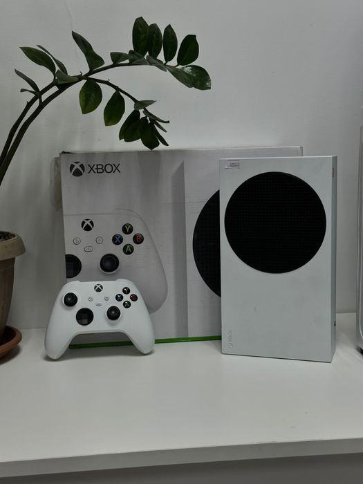 Приставка Xbox Series S в полной комплектацией