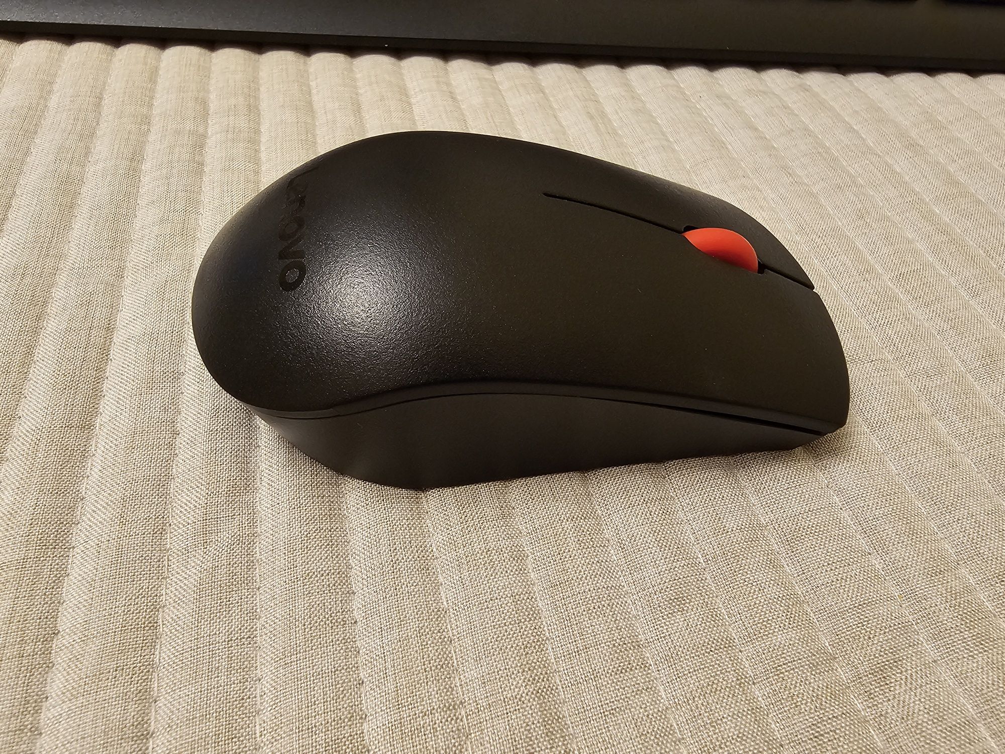 Клавиатура и мишка Lenovo Essential Wireless Keyboard and Mouse