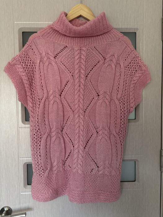 Плетен розов пуловер