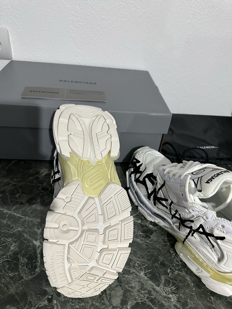 Balenciaga Runner White Grafitti 42
