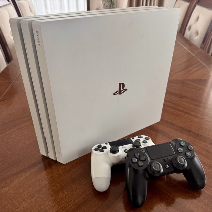 Playstation 4 / PS4 PRO, 2 controller, full box, accesorii
