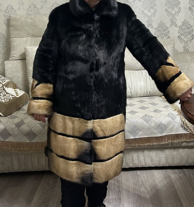 Продам шубу в отличном состояние. Носилось редко,размер 52.