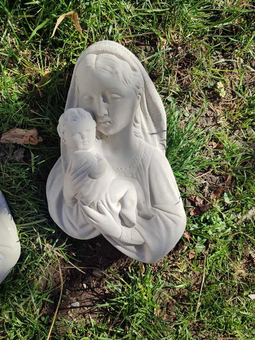 Бетонови фигурки с Богородица