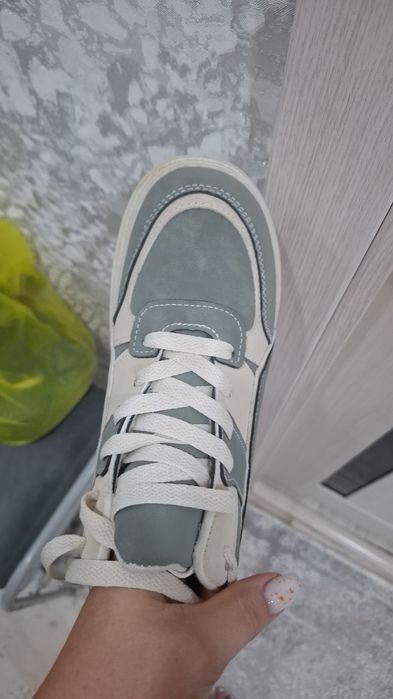 Продам кроссовки осень весна 36р