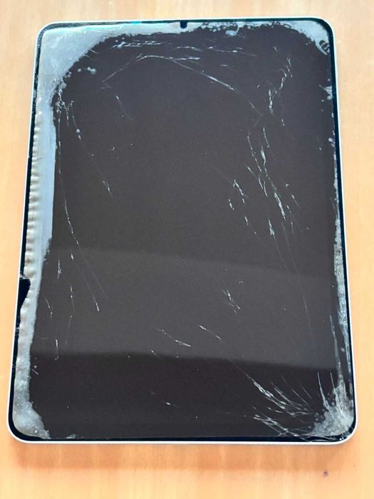 iPad Air 4 с повреден дисплей