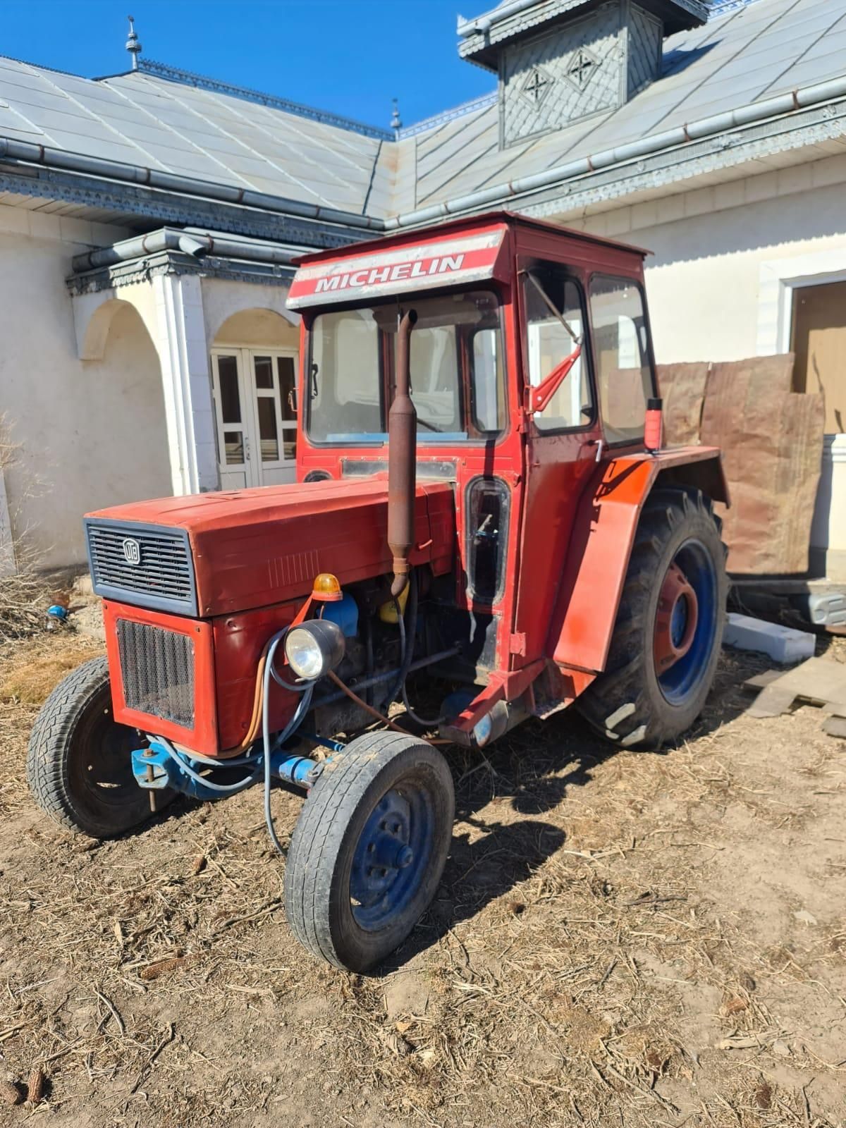 Vand tractoras universal 445