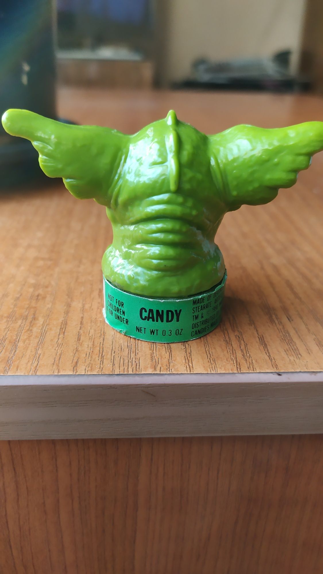 Продавам Gremlins 2 кутийка от дъвки произведена 1990г