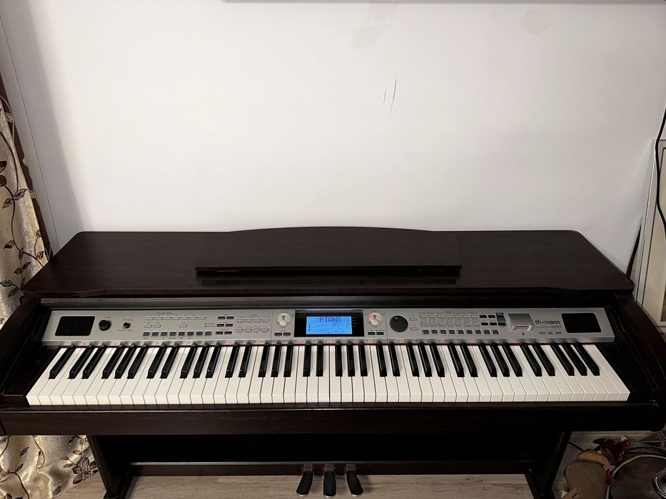 Vând pian Thomann DP85