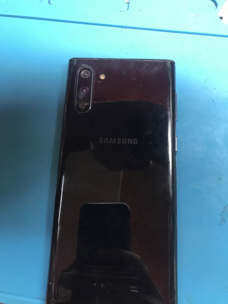 Samsung note 10 ekran ne rabotaet zachas